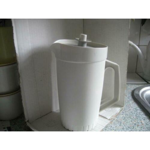 Tupperware Schenkkan 1 ltr met vacuum deksel
