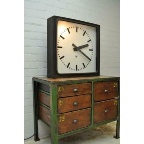 Industriële klok bakelieten behuizing vierkante fabrieksklok