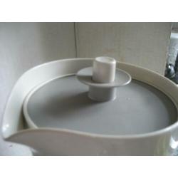 Tupperware Schenkkan 1 ltr met vacuum deksel
