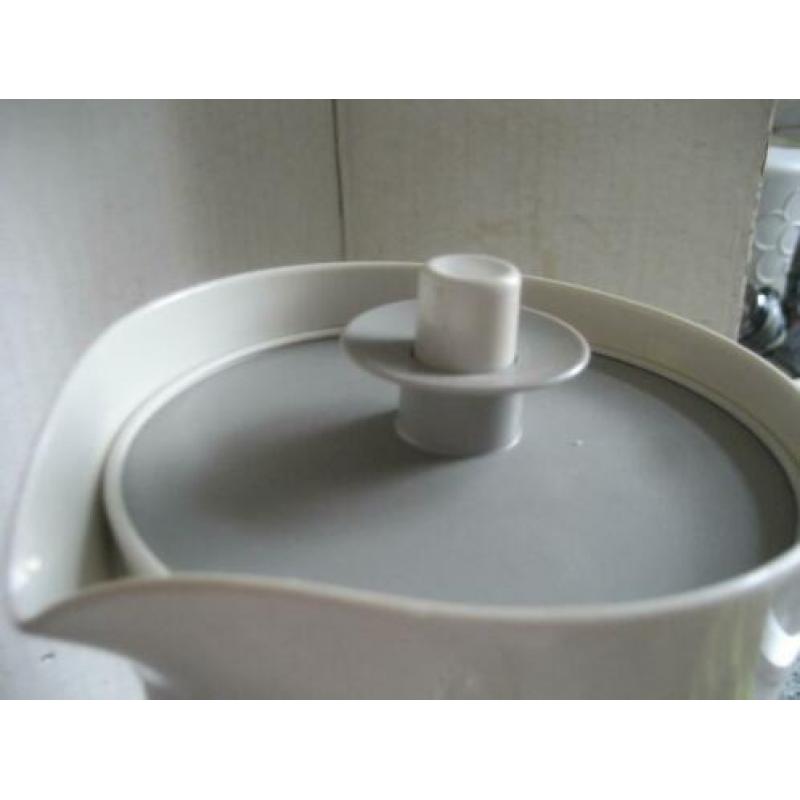 Tupperware Schenkkan 1 ltr met vacuum deksel