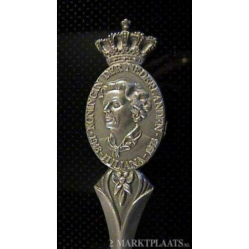 Juliana 1948-1973 25 jr. Tinnen lepel + zilveren theelepel