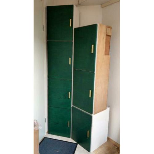 7 wandkasten van hout 2 sets, staand of op te hangen