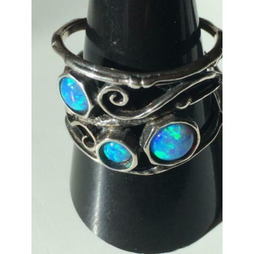 Schitterende 925 zilveren ring met opaal maat 19