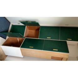 7 wandkasten van hout 2 sets, staand of op te hangen