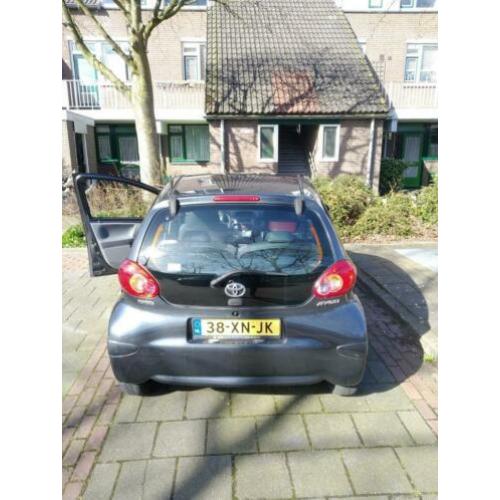 Toyota Aygo 1.0 12V Vvt-i 5DRS MMT 2007 Grijs Airco NAP ?