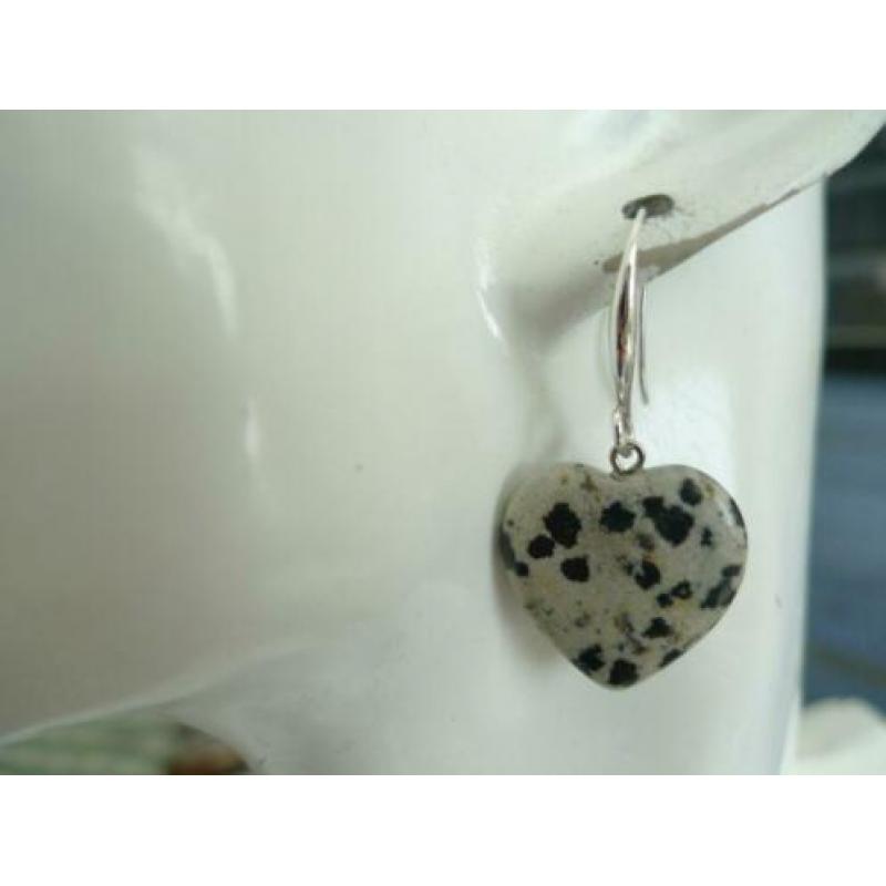 Dalmation jasper harten oorbellen