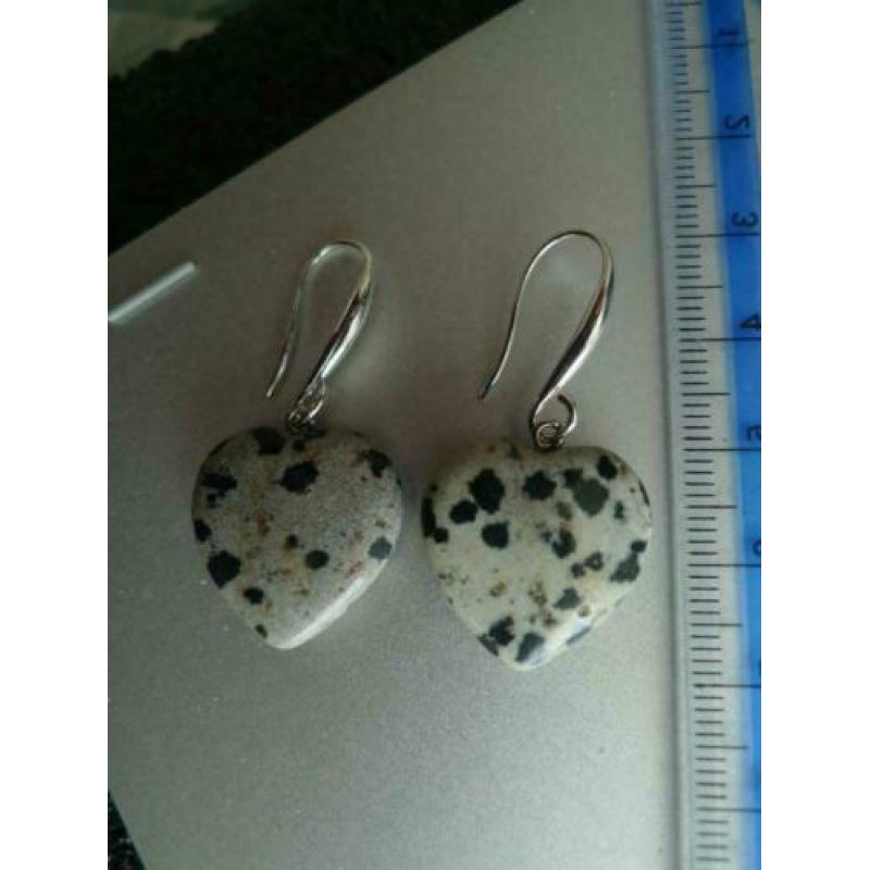 Dalmation jasper harten oorbellen