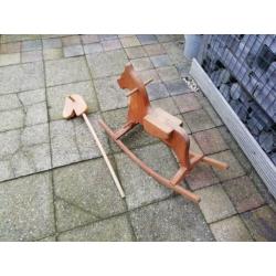 houten hobbelpaard, brocante en vintage.....