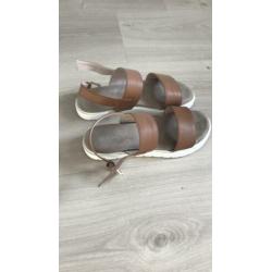 Bruine sandalen maat 39