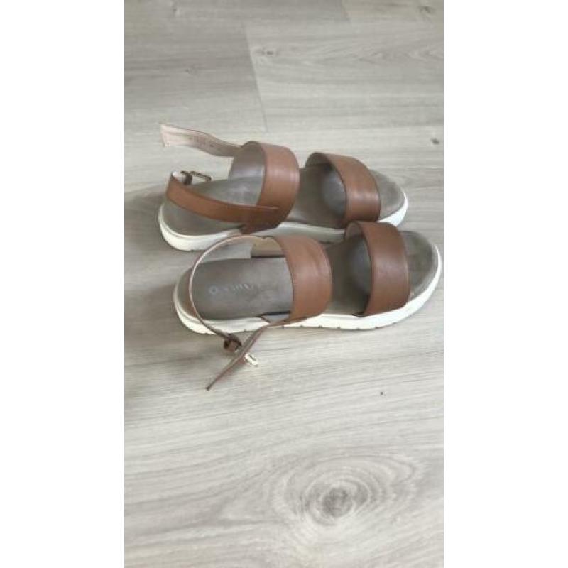 Bruine sandalen maat 39
