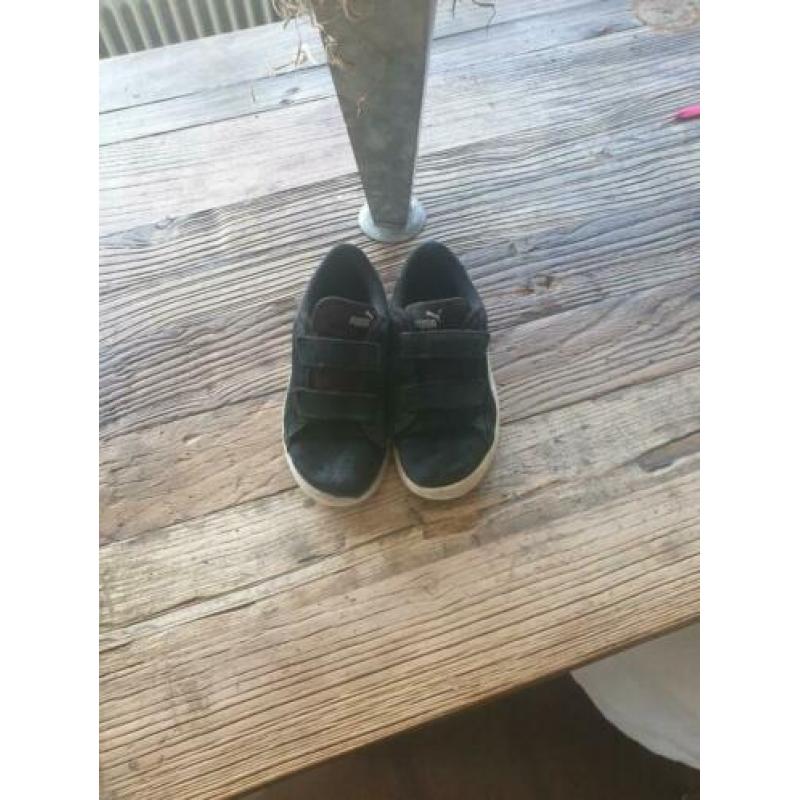 Zwarte suede puma gympen nette gedragen staat mt31