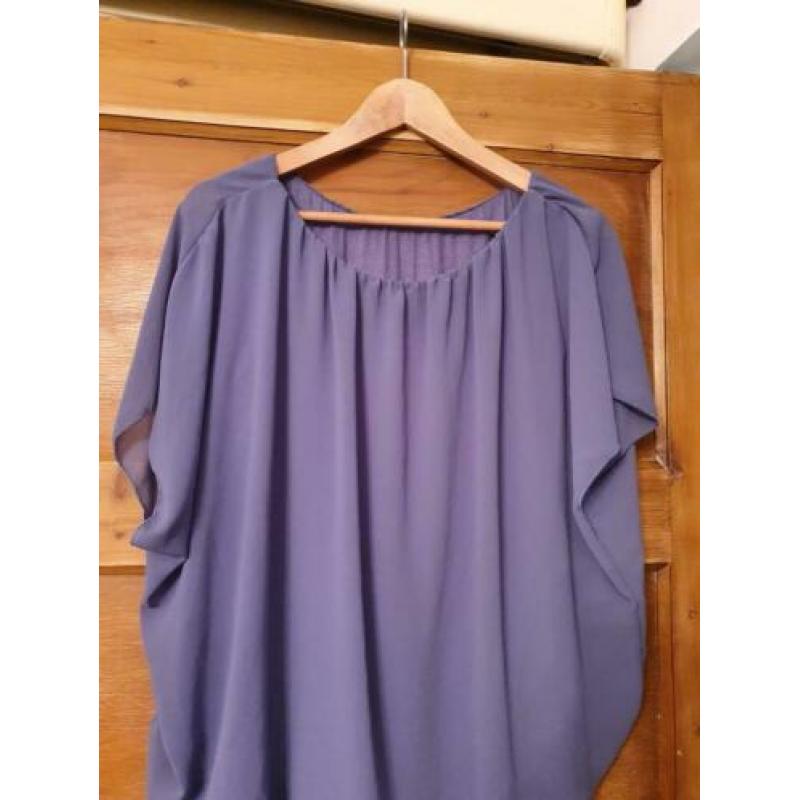 Mooie blauwe top met vkeermuismouwen, maat XL