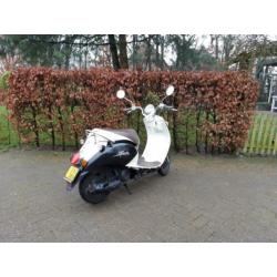 Zeer nette Sym Mio Scooter Te Koop! Geel kenteken