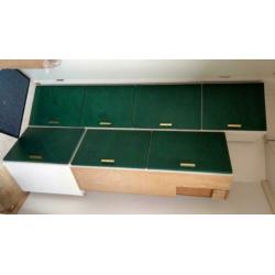 7 wandkasten van hout 2 sets, staand of op te hangen