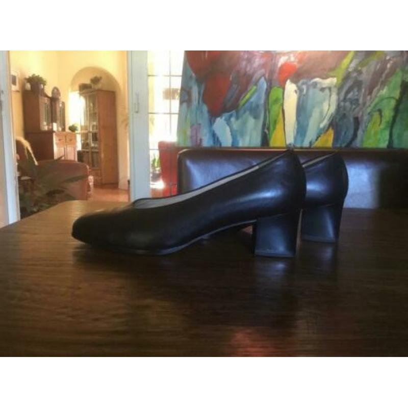 Salamander lady pumps