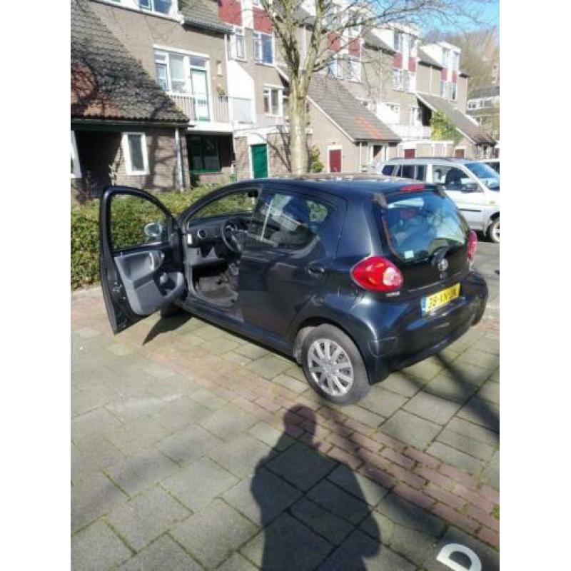 Toyota Aygo 1.0 12V Vvt-i 5DRS MMT 2007 Grijs Airco NAP ?