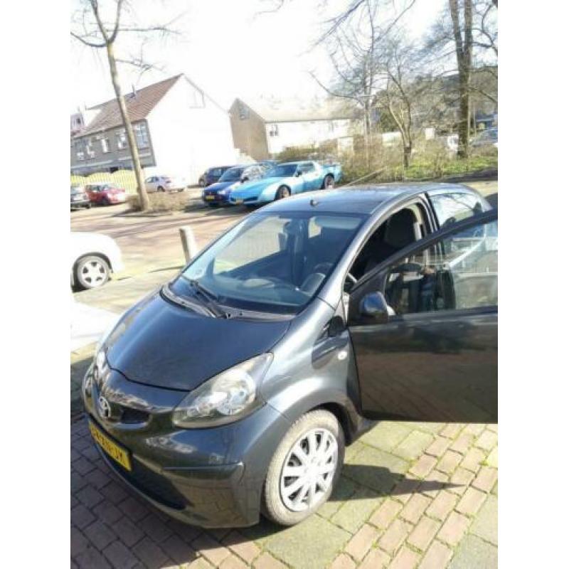 Toyota Aygo 1.0 12V Vvt-i 5DRS MMT 2007 Grijs Airco NAP ?