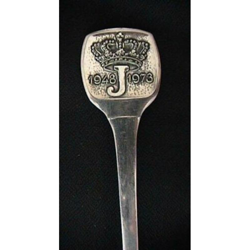 Juliana 1948-1973 25 jr. Tinnen lepel + zilveren theelepel