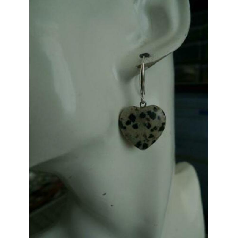Dalmation jasper harten oorbellen