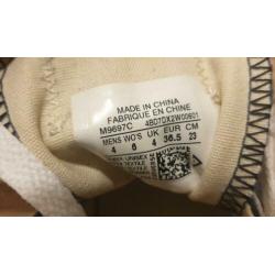 Donkerblauwe lage CONVERSE ALL STARs - mt 36,5