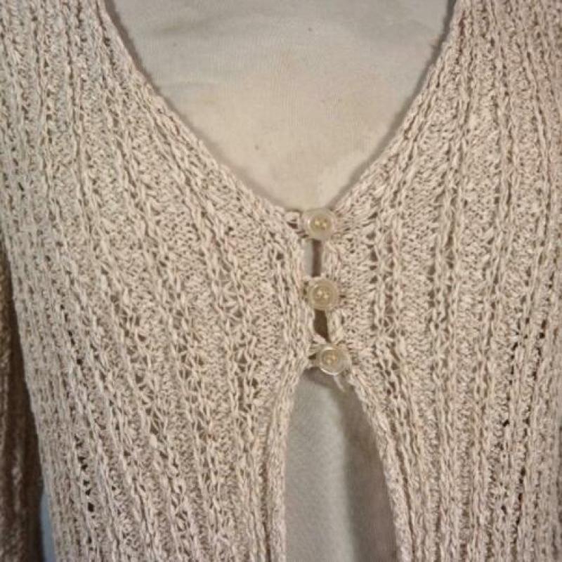 Mooi gehaakt beige vest. Mt M