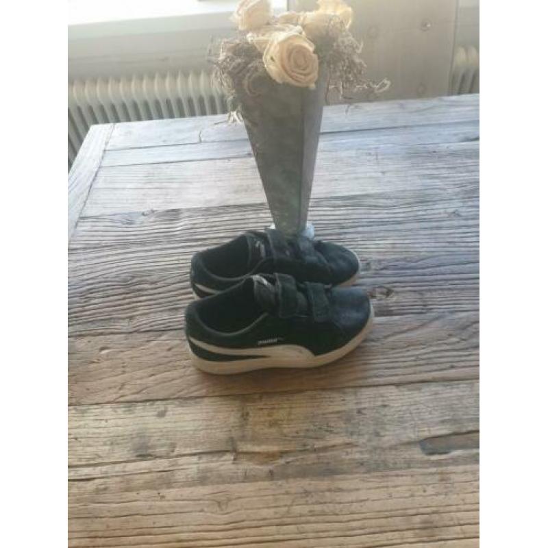 Zwarte suede puma gympen nette gedragen staat mt31