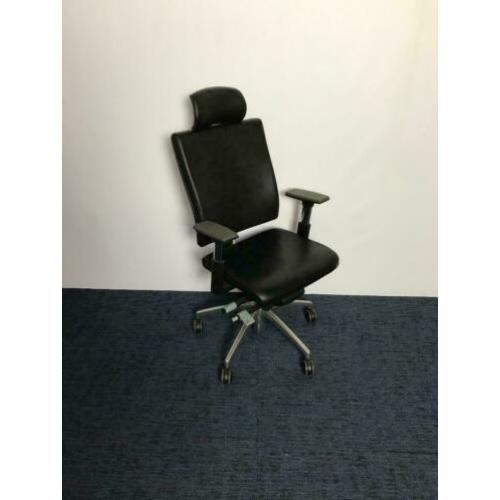 Bureaustoel Bèta, zwart leder, chroom voetkruis, hoofdsteun