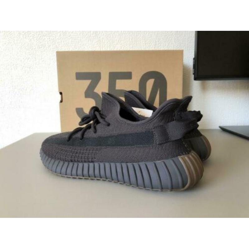 Yeezy Boost 350 v2 Cinder EU 44 2/3