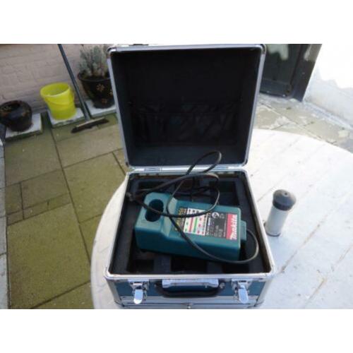 koffer met oplader - i accu ( makita )