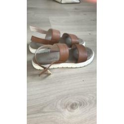 Bruine sandalen maat 39