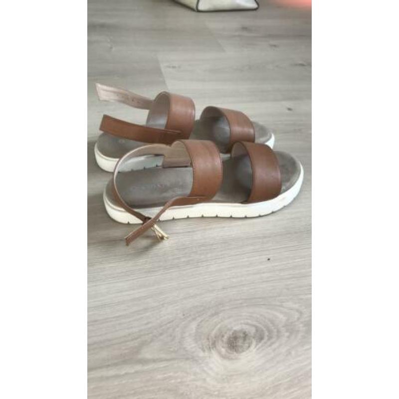 Bruine sandalen maat 39
