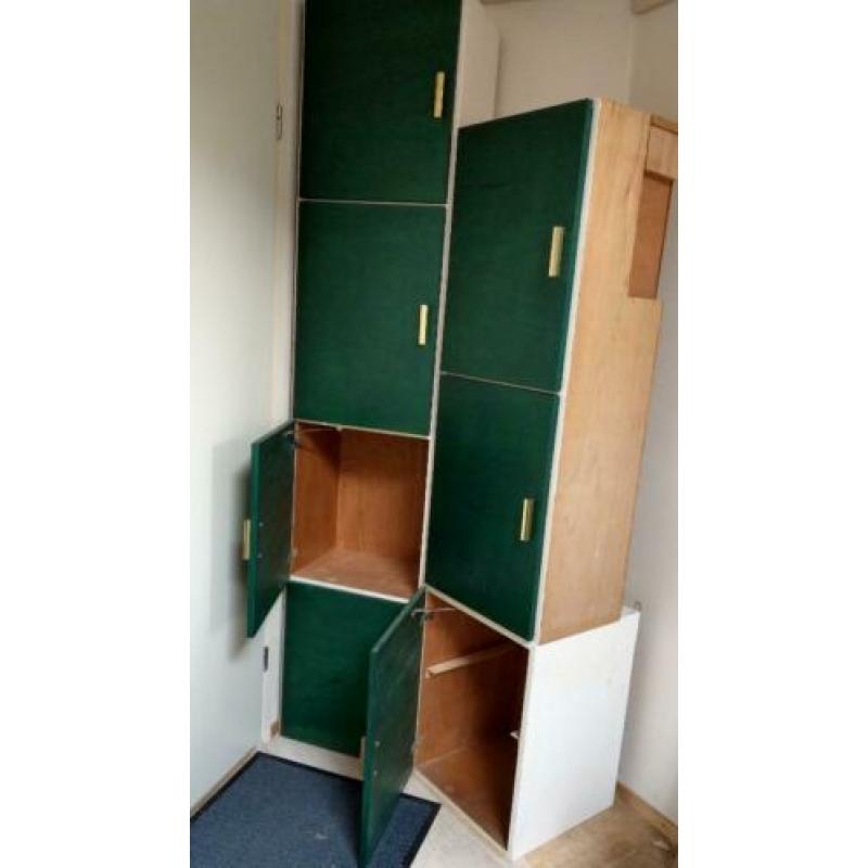 7 wandkasten van hout 2 sets, staand of op te hangen