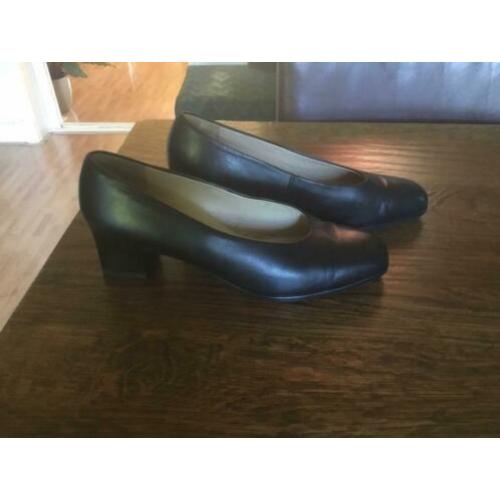 Salamander lady pumps