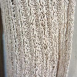 Mooi gehaakt beige vest. Mt M