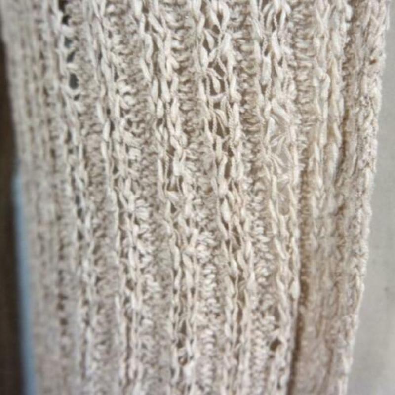 Mooi gehaakt beige vest. Mt M