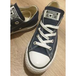 Donkerblauwe lage CONVERSE ALL STARs - mt 36,5