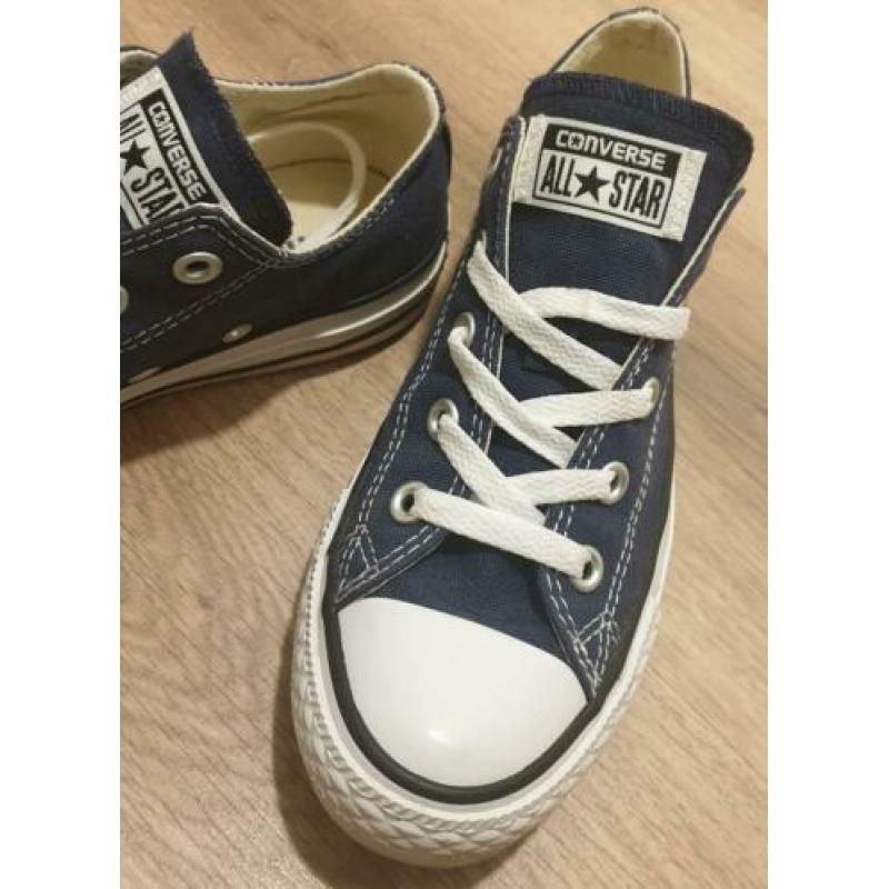 Donkerblauwe lage CONVERSE ALL STARs - mt 36,5