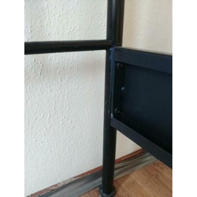 Metalen bedframe