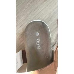 Bruine sandalen maat 39