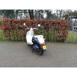 Zeer nette Sym Mio Scooter Te Koop! Geel kenteken