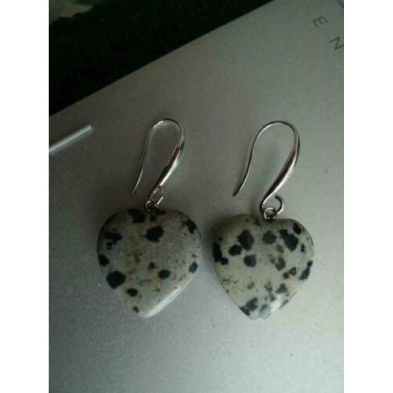 Dalmation jasper harten oorbellen