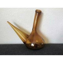 Spaanse wijnkaraf (Porron) van bruin handgeblazen glas