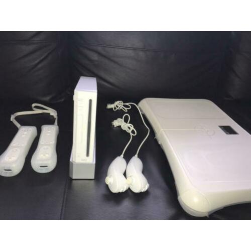 Complete Wii set + wii fit balance board/microfoon & spellen