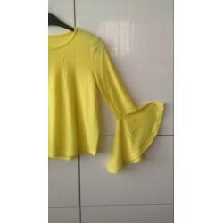 Gele top met trompet mouw, mt:S