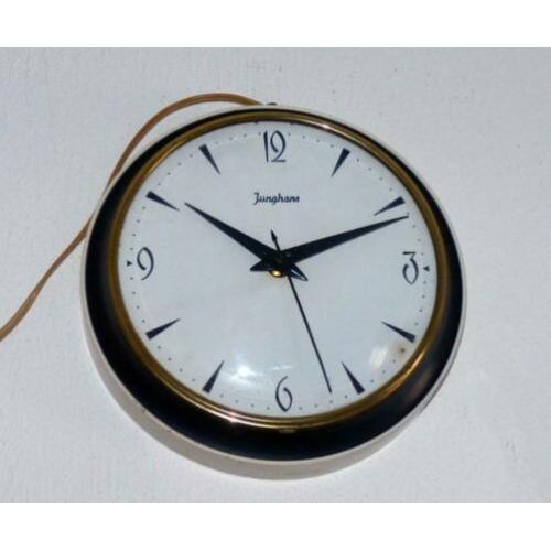 Wandklok van Junghans, Athentiek 21 cm. elektrisch.