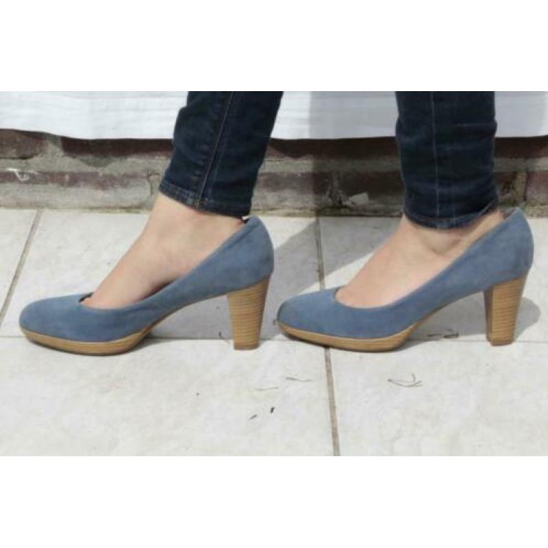 Mooie blauwe leren pumps.Ongedragen.Mt 40.Merk Laura DiSarpi