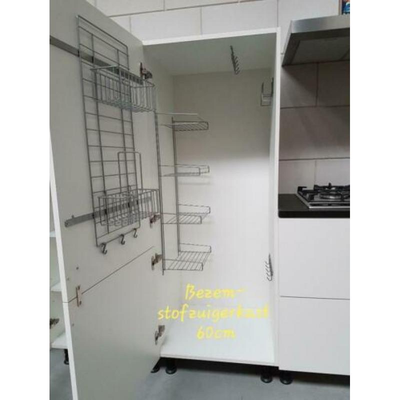 Stuntprijs Showroomkeuken, Keuken magnolia, keramiek blad
