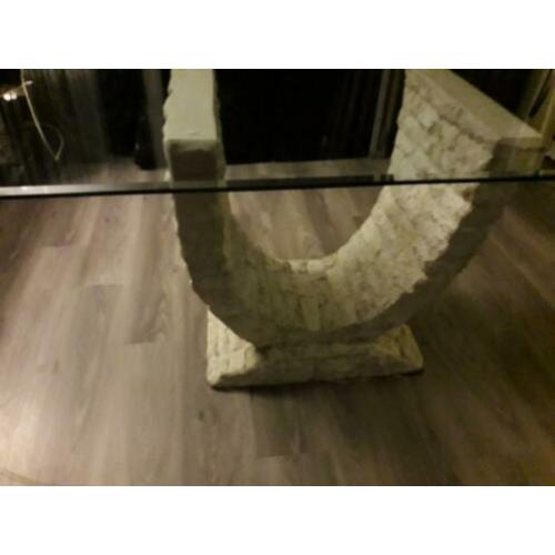 Eettafel massief steen,met glasplaat