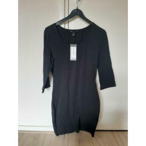 Basic zwart jurkje Amisu mt 42