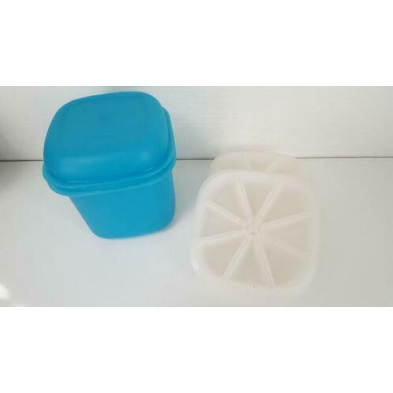 IJsblokjes box met 2 ijsblokjes houders. Grijs of Aqua.